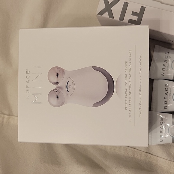 NuFACE Facial Toning and Line Smoothing Device Set - Picture 2 of 6